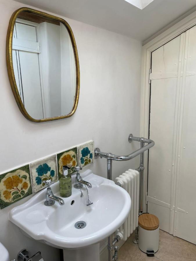 Hebe Cottage - Idyllic And Homely With Attention To Detail Atworth Exterior foto