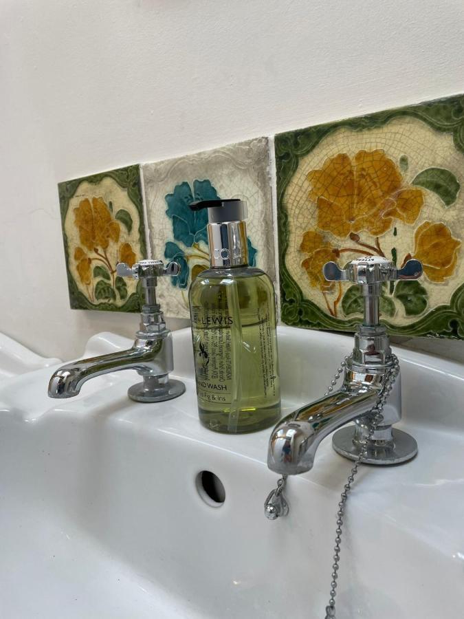 Hebe Cottage - Idyllic And Homely With Attention To Detail Atworth Exterior foto